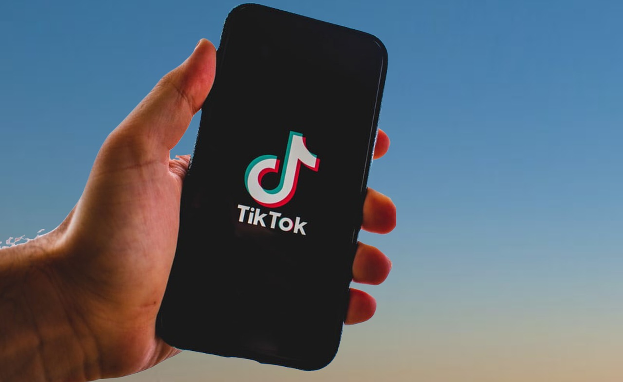 L'achat de vues sur TikTok et la jurisprudence : les affaires emblématiques et leurs enseignements