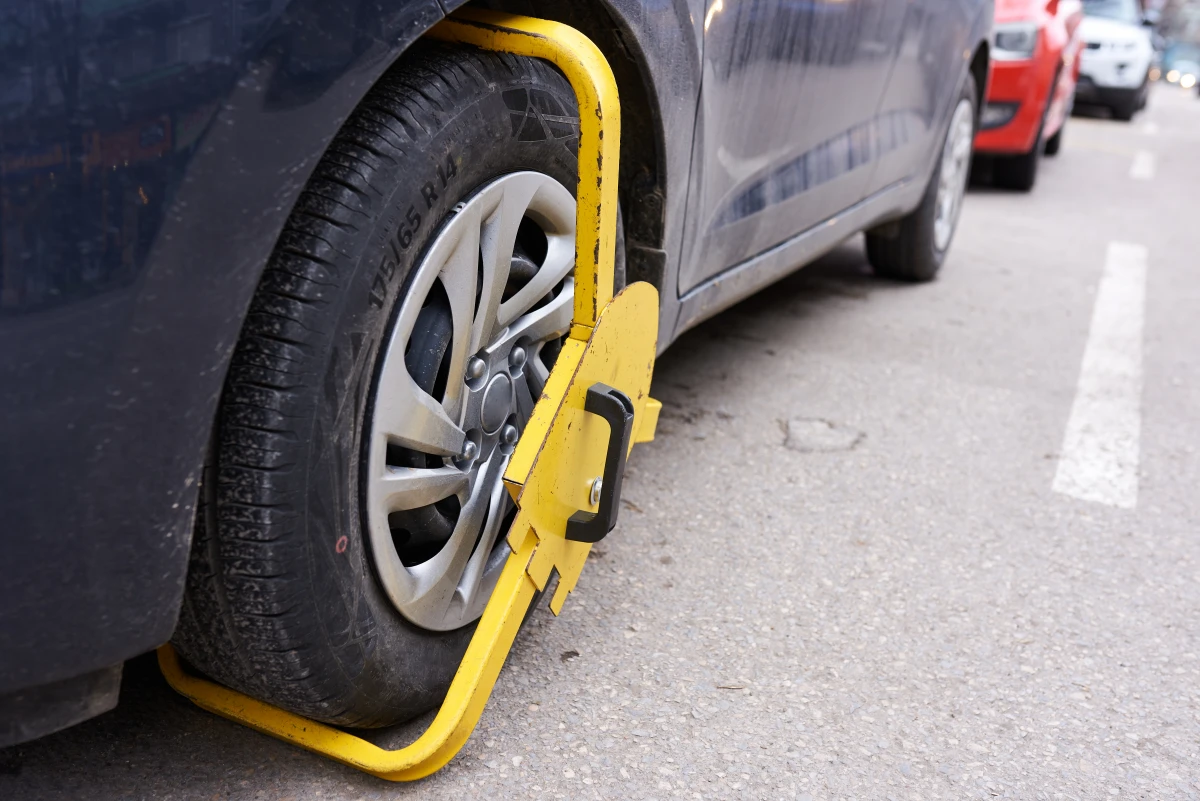 Le franchissement de ligne continue : un délit routier aux lourdes conséquences